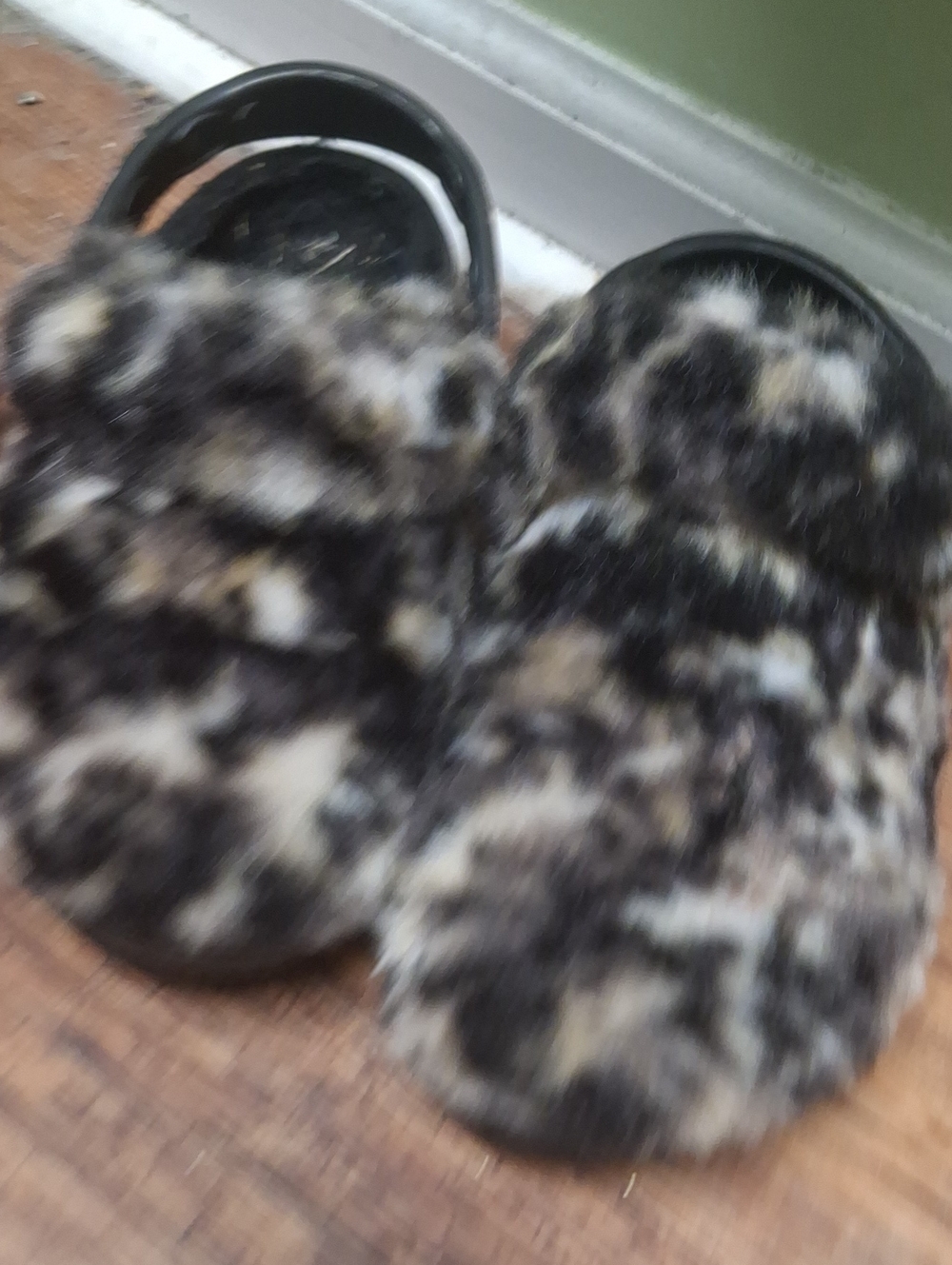 Womens CROCS Faux Fur Leopard Print Slip-On Clog